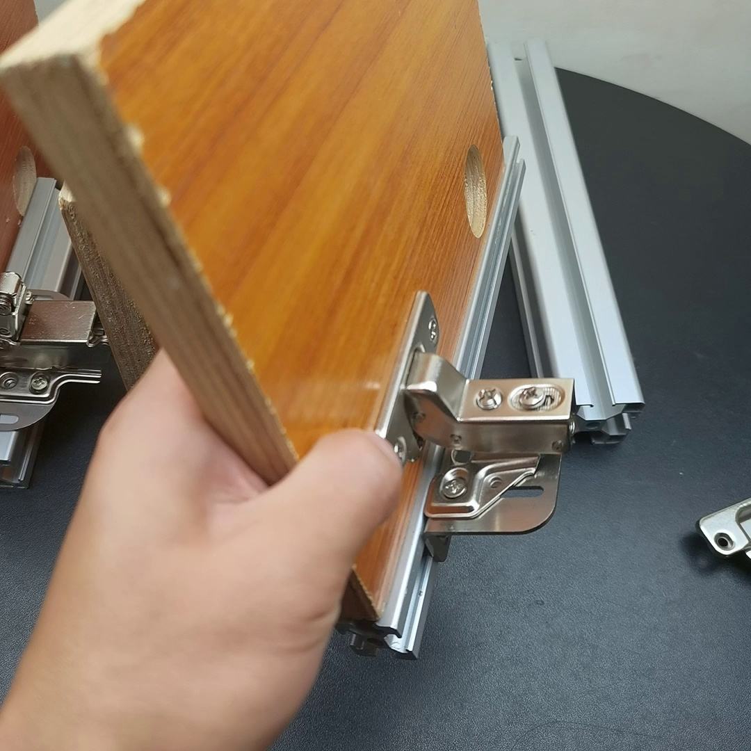 鋁型材專(zhuān)用鉸鏈 現(xiàn)代家居五金中的關(guān)鍵角色解析
