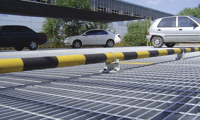 停車場鋼格板選購指南 解析鉸鏈式設計、河北精造廠家的優勢與市場前景